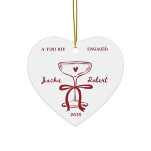 パーソナライズされたA Tini Bit婚約オーナメントハートダーティーマティーニ婚約オーナメントマティーニ記念日オーナメントカスタムネームMr Mrsオーナメント 画像 4
