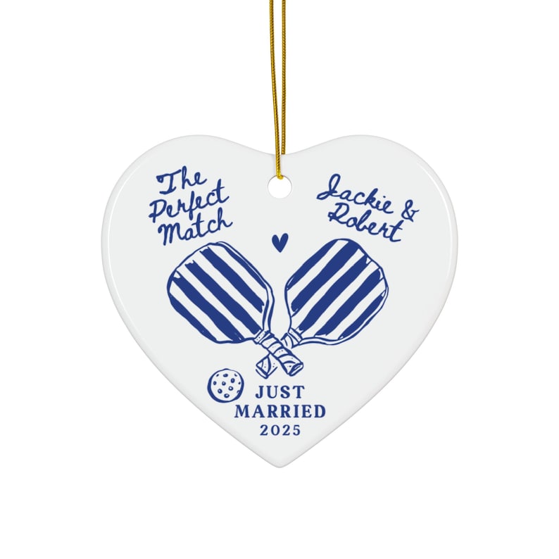 Personlig Pickleball-prydnad, nygift prydnad, pickleball-prydnad, keramisk hjärtprydnad, bröllopsprydnad, personlig Mr Mrs-minnessak bild 4