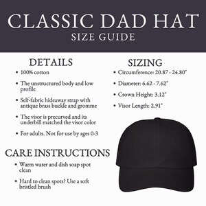 Pu&ograve; includere: Cappellino da pap&agrave; classico nero con un profilo basso strutturato. Il cappello ha un cinturino nascosto in tessuto con una fibbia e un occhiello in ottone antico. La visiera &egrave; precurvata e il sottovisiera &egrave; abbinato al colore della visiera. Istruzioni per la cura: lavare con acqua tiepida e sapone per piatti, utilizzare una spazzola a setole morbide per le macchie difficili da pulire. Guida alle taglie: Circonferenza: 20,87-24,80 pollici, Diametro: 6,62-7,62 pollici, Altezza della corona: 3,12 pollici, Lunghezza della visiera: 2,91 pollici.