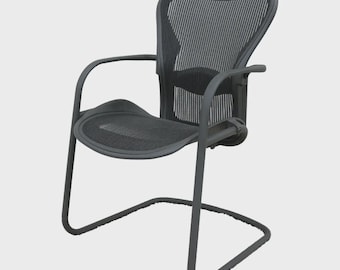 Silla ergonómica lateral o de escritorio Herman Miller Aeron en malla de carbono.