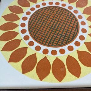 MCM trivet sunflower Design
