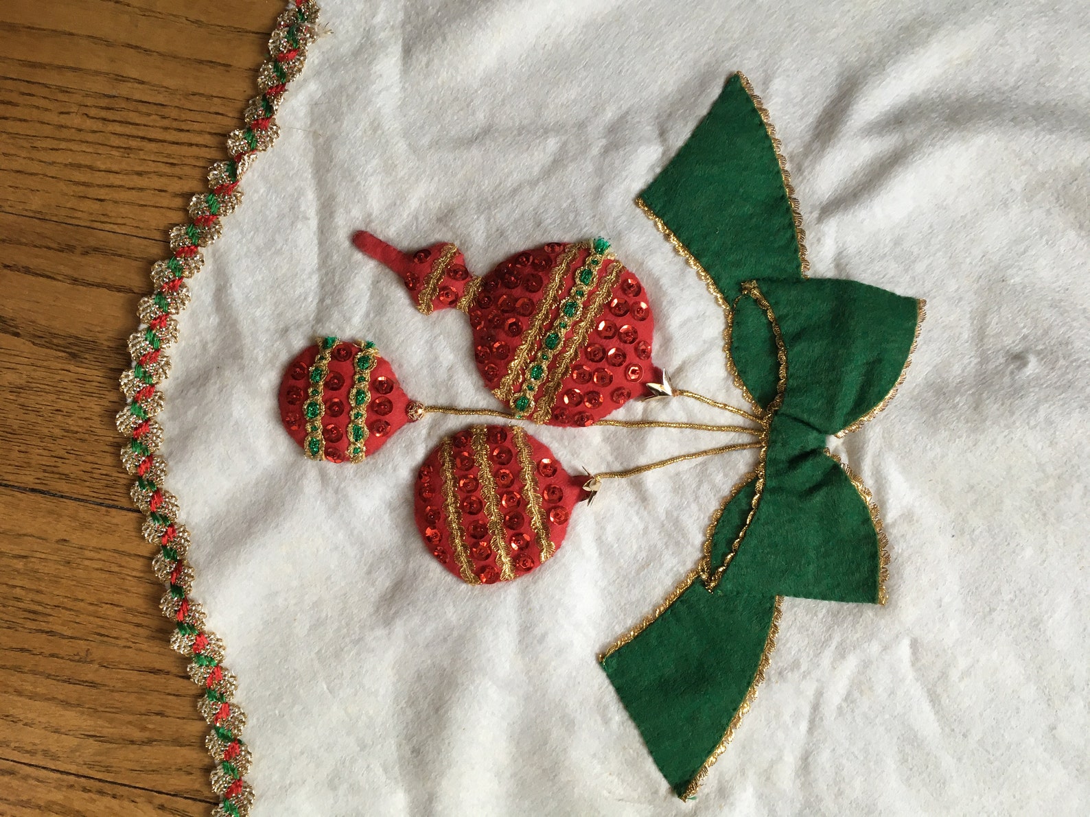 Vintage Tree Skirt 