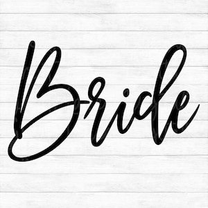 Könnte beinhalten: Schwarz-weißes digitales Kunstwerk mit dem Wort "Bride" in einer kursiven Schrift. Der Text befindet sich auf einem weißen Holzmaserungshintergrund. SVG-PNG-DXF-EPS. Sofortiger Download digitaler Kunstdateien.