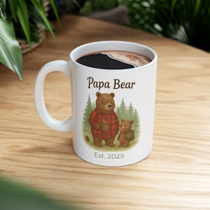 Papa Bear & Cub Forest Becher - personalisiertes Vatertagsgeschenk, Waldtierkunst, gemütliche Aquarell-Camping-Szene