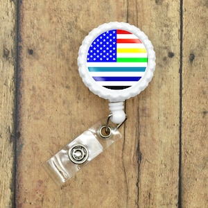 Bandera del arco iris de igualdad - Soporte de identificación de carrete de insignia retráctil blanco
