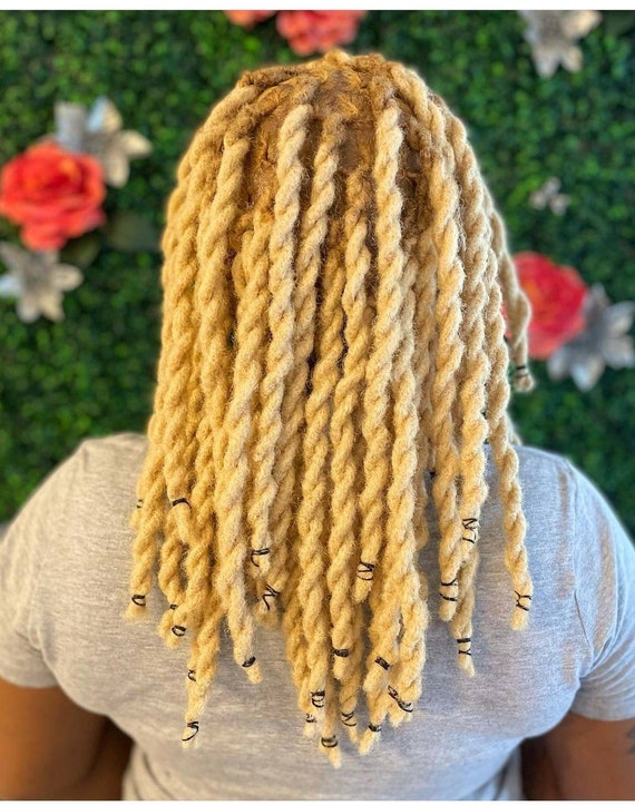 Black & Blonde Messy Loc Extensions's Code & Price - RblxTrade