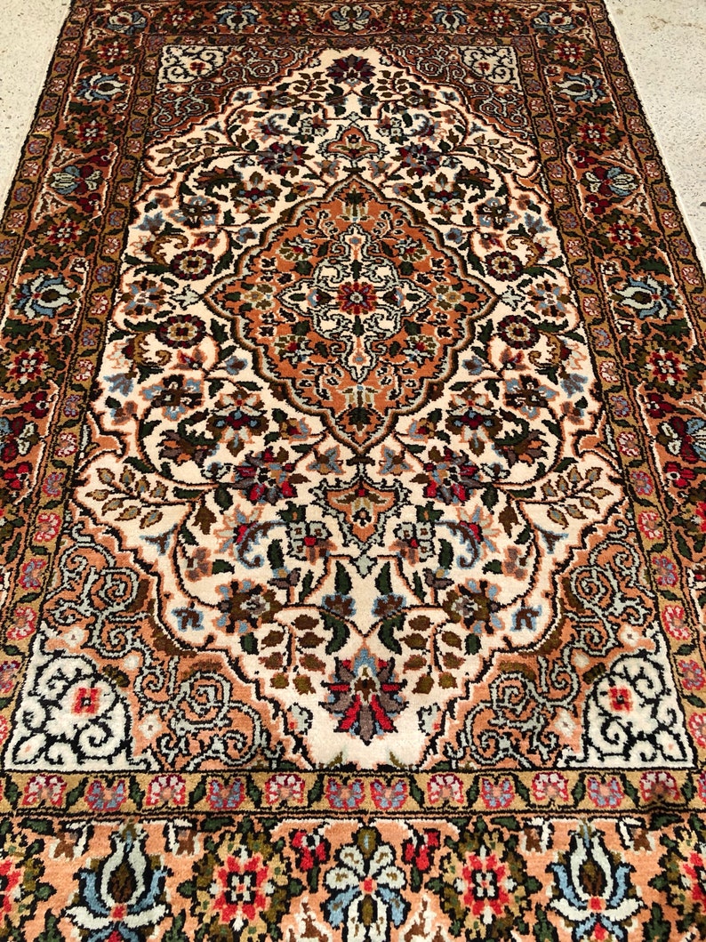 Size: 2x3 ft. Handmade kashmir silk carpet image 3