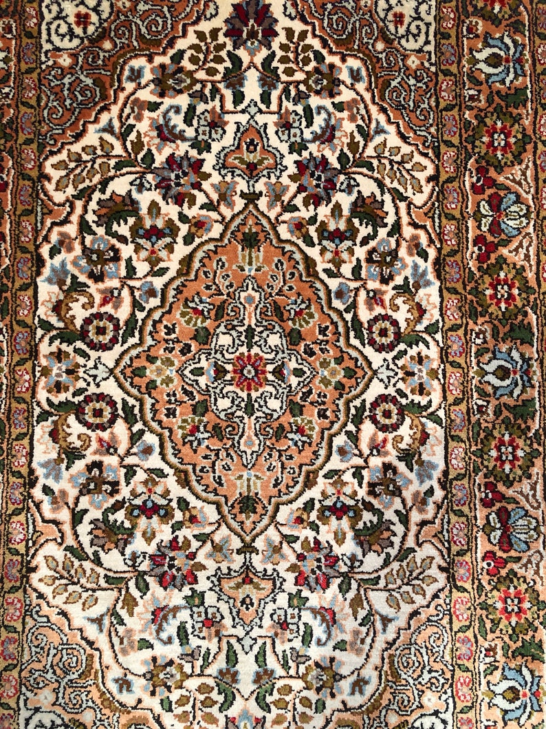 Size: 2x3 ft. Handmade kashmir silk carpet image 4