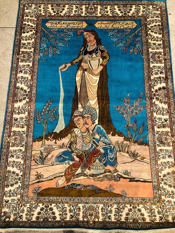 Tapis, laine et soie, à décor d'une rosace et fleurettes stylisées sur