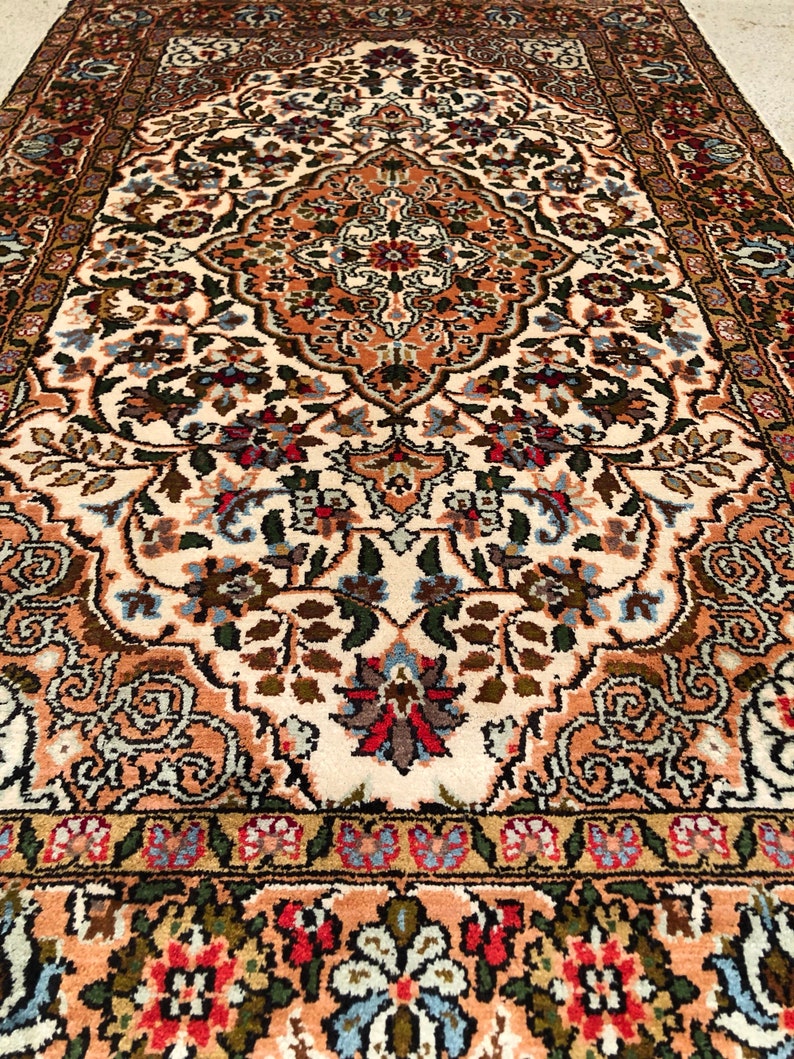 Size: 2x3 ft. Handmade kashmir silk carpet image 2