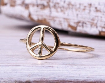 Sterling Silver Dainty Peace Sign Thin Twist Band Ring Sterling Silver Dainty Peace Sign Thin Twist Band Ring