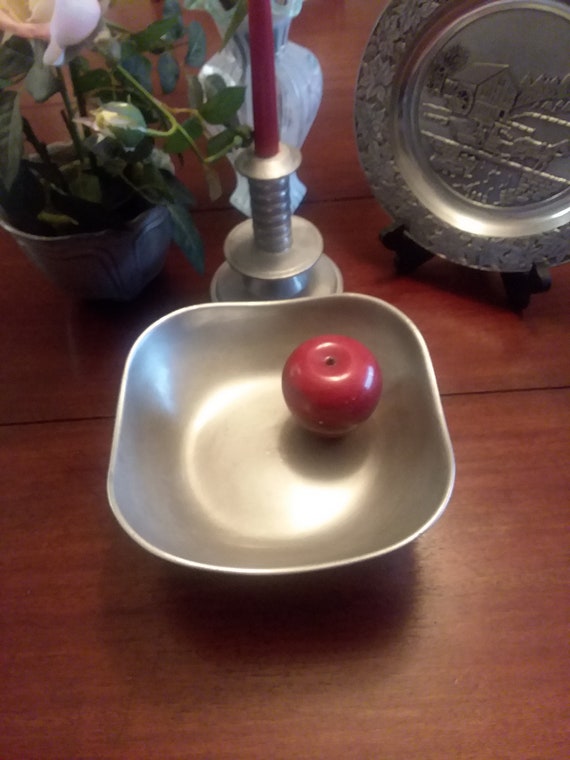 Wilton Armetale Boston Serving Bowl Square