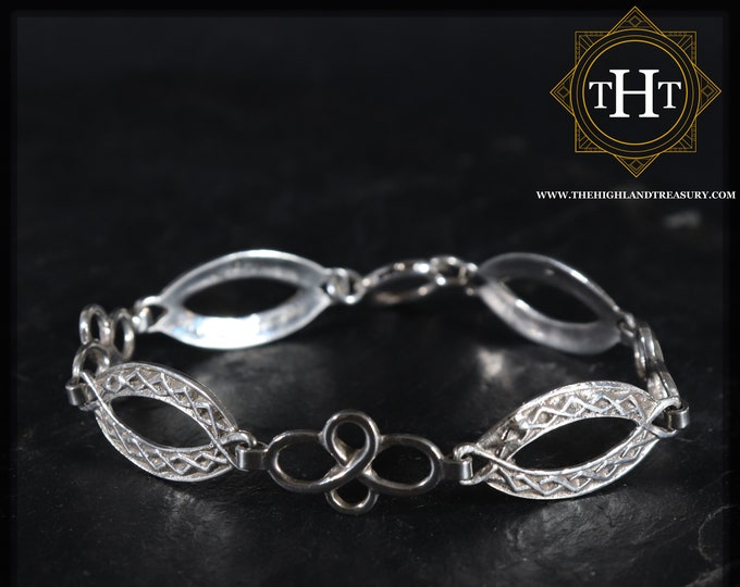 Vintage Scottish Sterling Silver 925 Oval Celtic Tribal Loop Link Designed Bracelet With Spring Clasp