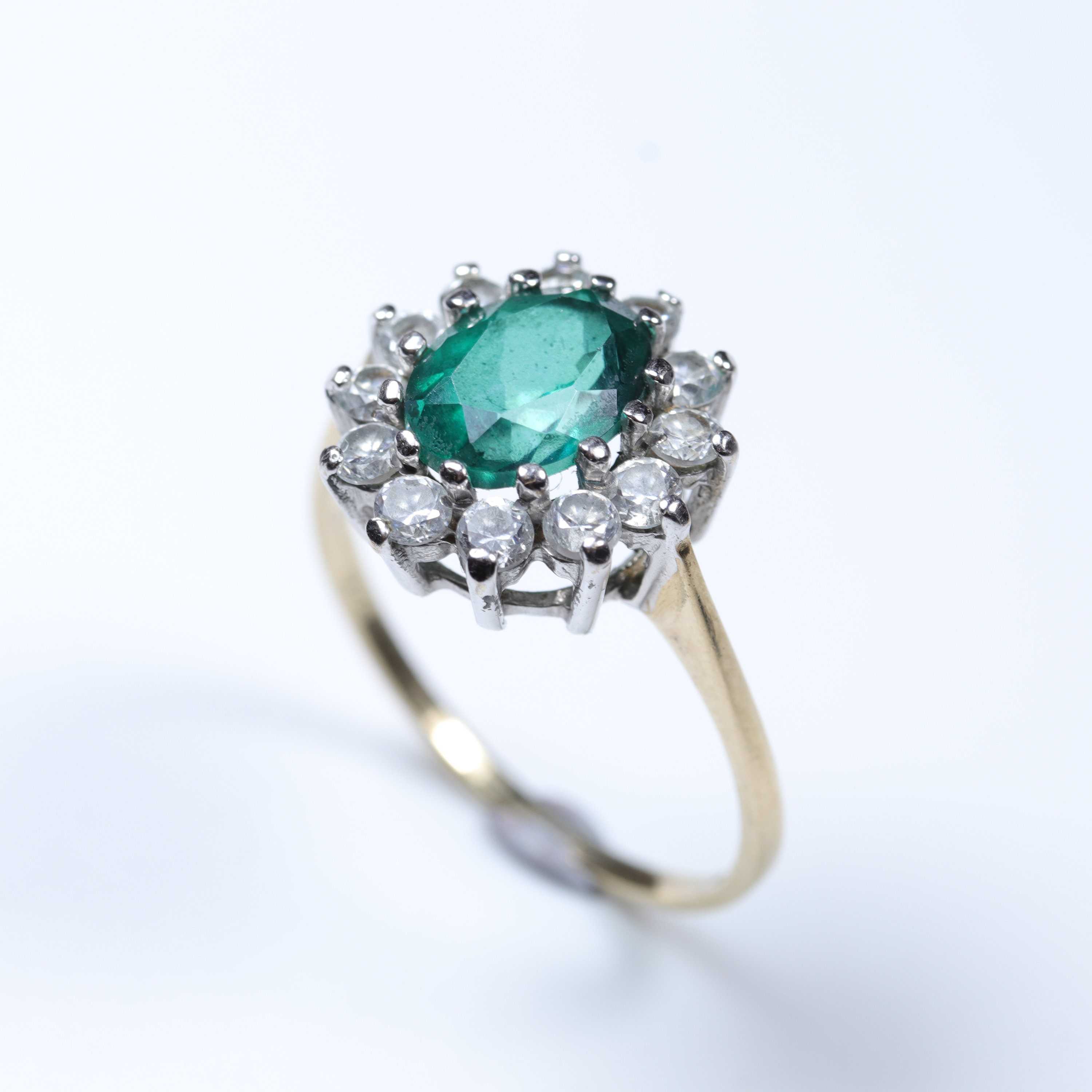 A vintage 9 ct 9 carat 9k gold hallmarked 375 for 1962 translucent green stone ring