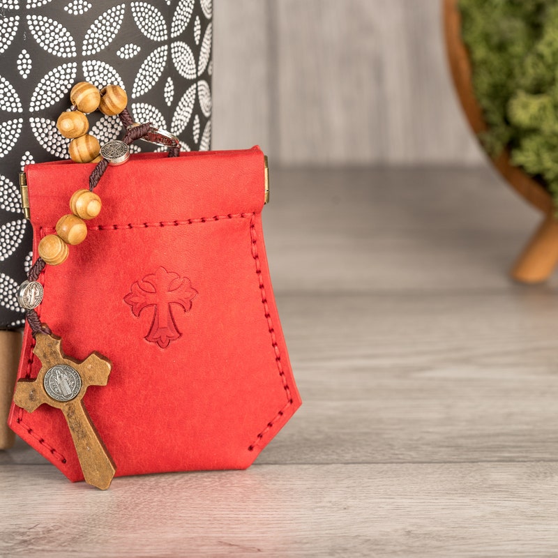 Handmade leather rosary pouch, rosary case with embossed cross, personalised leather rosary pouch, leather catolic gift