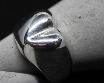 Heart signet ring