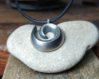 Wave shaped pendent