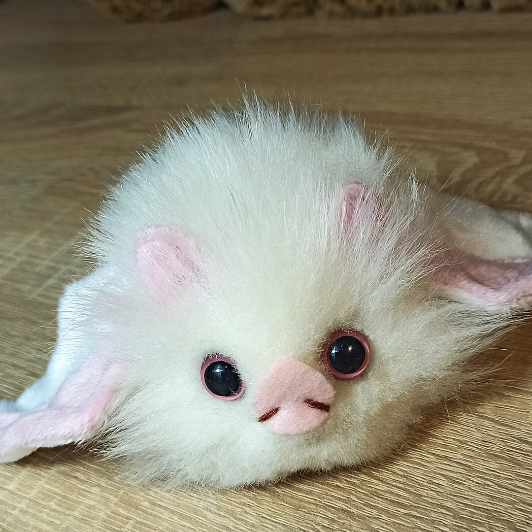 Moonin ムーニン 夜の帳が下りる Albino bat 蝙蝠 白化蝙蝠 Albino Bat Plush, Mink Fur Stuffed Animal - Etsy