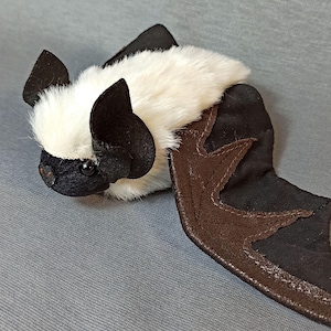 Peluche chauve-souris Canyon : peluche faite main en fausse fourrure