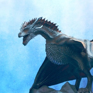 Sculptuur van de draak Drogon Handgemaakt drakenbeeldje op bestelling.