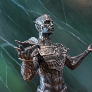 Beeldje van een standbeeld van Vivec uit de stad Vivec. Klaar voor verzending. Een goed cadeau voor een Morrowind-fan.