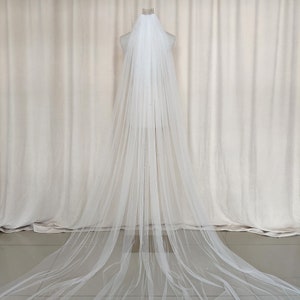 1 Layer Cut edge Wedding Veil Scattered Crystal Veil Cathedral Veil with a Metal Comb on the top image 4