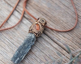 Ruwe oceaankyaniet met oranje kyaniet cabochon hanger ketting handgemaakte polymeerklei kristal talisman