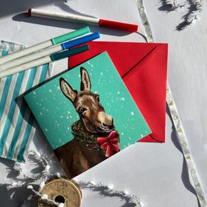 Ezel kerstwenskaart, kerstmuts koe boerderij landbouw cadeaukaart rode envelop feestelijk december