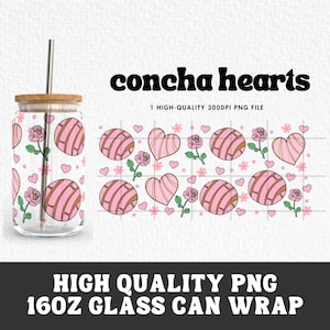 Op de afbeelding: Een 16oz glazen blikverpakking met een roze en wit patroon van concha-harten en bloemen. Het ontwerp is perfect om een ​​toets van zoetheid aan je drankjes toe te voegen.
