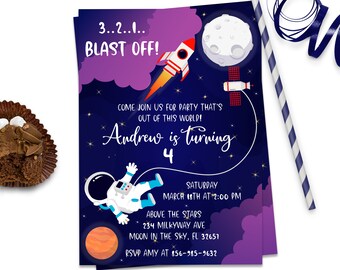 Puede incluir: Una invitación de fiesta de cumpleaños con temática espacial con un cohete, un astronauta y planetas sobre un fondo azul oscuro estrellado. La invitación dice "3...2...1... BLAST OFF!" e incluye detalles de la fiesta.