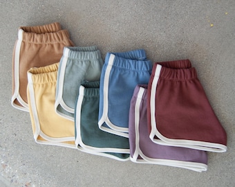 Pantalones cortos deportivos hechos a mano con algodón orgánico.