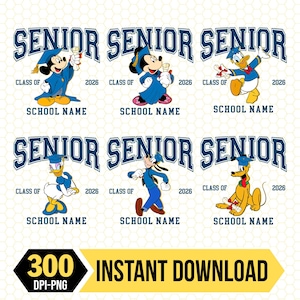 Peut inclure: Conception numérique avec des personnages Disney en tenue de remise de diplômes. Le design comprend le texte "SENIOR" et "CLASS OF 2026", avec un espace pour le nom de l'école. Mickey, Minnie, Donald, Daisy, Dingo et Pluto sont représentés. Une bannière jaune indique "TÉLÉCHARGEMENT INSTANTANÉ".