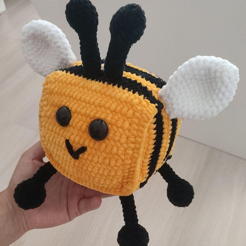 Bumble Bee Crochet Pattern – Low-sew Amigurumi (PDF) - Beginner ...