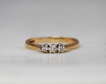 Vintage 9ct gold and diamond ring