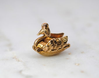 Vintage 9ct gold swan charm