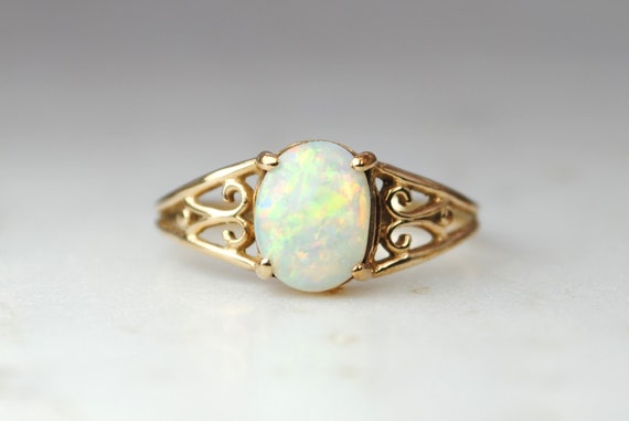 Vintage 9ct gold and opal ring - image 1