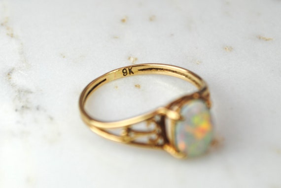 Vintage 9ct gold and opal ring - image 4