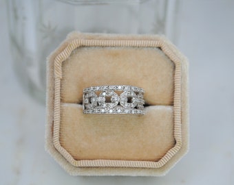 Vintage chain ring 9ct white gold and diamonds