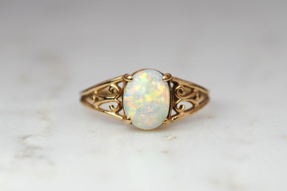 Vintage 9ct gold and opal ring - image 3