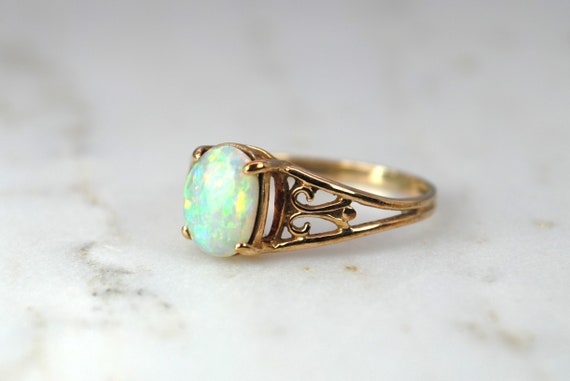 Vintage 9ct gold and opal ring - image 2