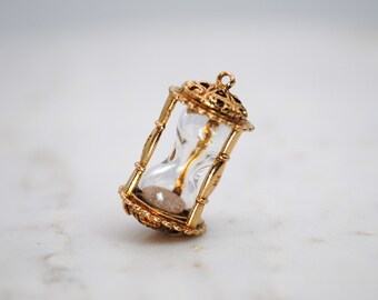 Vintage 9ct sand timer charm