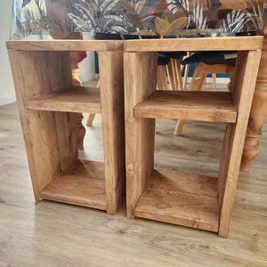 Mesita de noche de madera – Mueble auxiliar con almacenaje – Hecho a mano