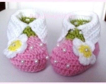 Chaussons bébé, chaussons nouveau-né, chaussons baptême, chaussons bébé fille, chaussons bébé fraise