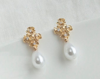 Bridal Gold & Pearl Earrings; Gold Floral Earrings; Wedding Earrings; Bridal Dangle Earrings; Bridal Studs; Crystal Earring; Gift for Bride;