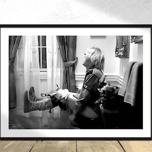 Dumb and Dumber B&W Bathroom Scene -  Black and White Movie Poster - Funny Toilet Scene Print Smile Wall Art Harry Dunne Poster Jeff Daniels