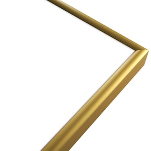 Könnte beinhalten: Nahaufnahme einer goldenen Bilderrahmenecke. Der Rahmen besteht aus glattem, gebürstetem Metall.