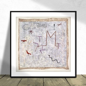 Pode incluir: Uma pintura abstrata enquadrada com um fundo branco e uma variedade de linhas, formas e símbolos em vermelho, roxo e preto. A pintura inclui uma estrela, uma cobra e dois pássaros.