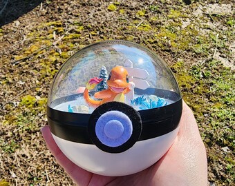 PKMN | Charmamder Winter Pokeball Terrarium