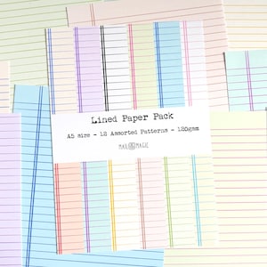 Può includere: Una collezione di fogli di carta a righe in formato A5 in vari colori pastello, tra cui blu, rosa e verde. Il pacco di carta presenta 12 modelli assortiti ed è di 120 g/m². Il testo "Lined Paper Pack" è visibile.