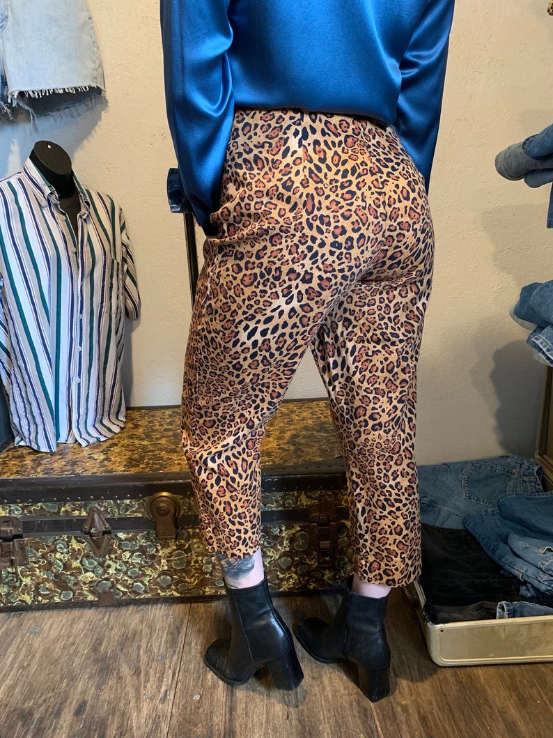 1980s High Waisted Cropped Leapord Print Trousers